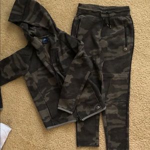 GapFit boys Medium matching sweat suit